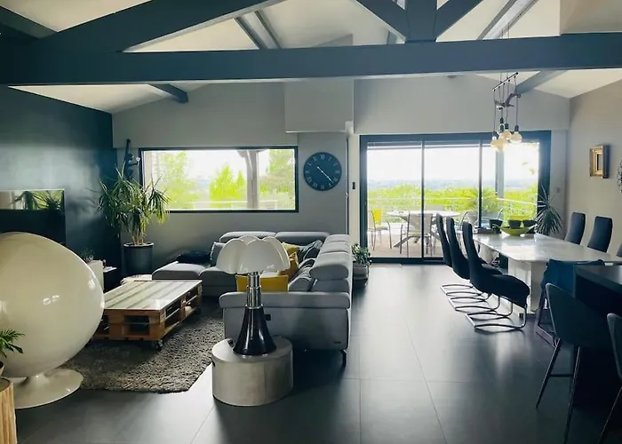 250 M2, Piscine A 10 Minutes De Toulouse Montrabe